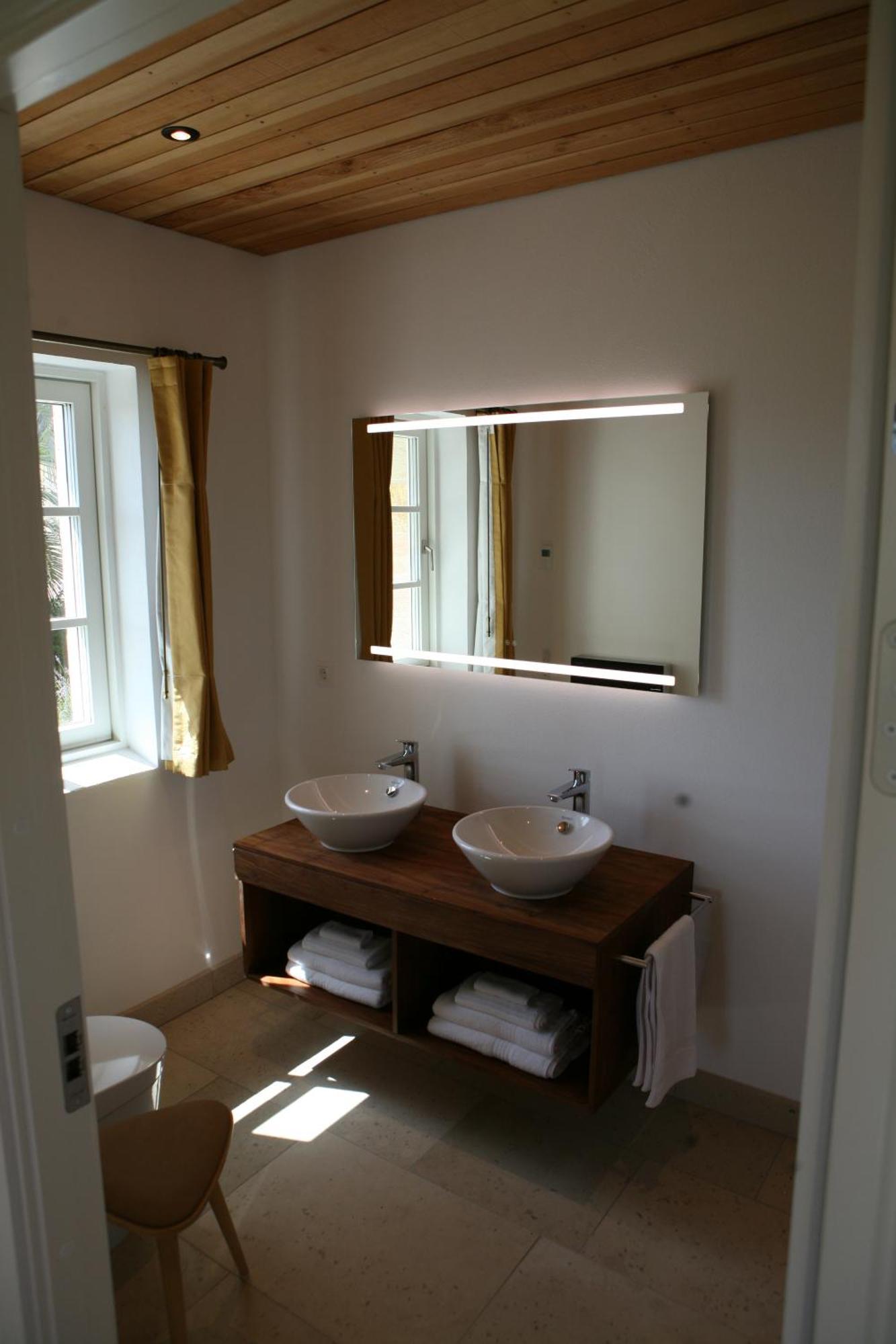 Chateau Lecusse - La Grande Roche - Hotel, Spa, Boutique & Restaurant Broze Bagian luar foto