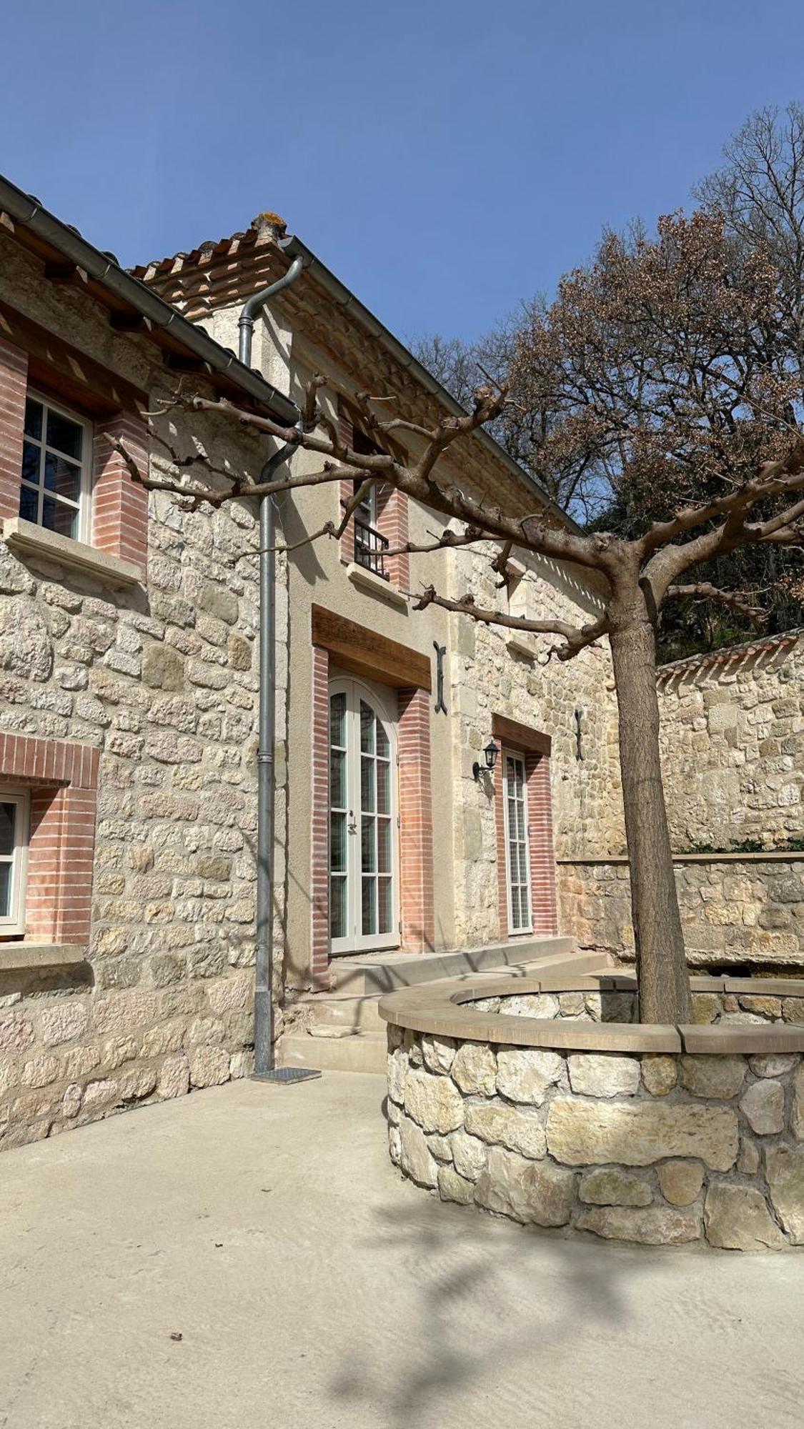 Chateau Lecusse - La Grande Roche - Hotel, Spa, Boutique & Restaurant Broze Bagian luar foto