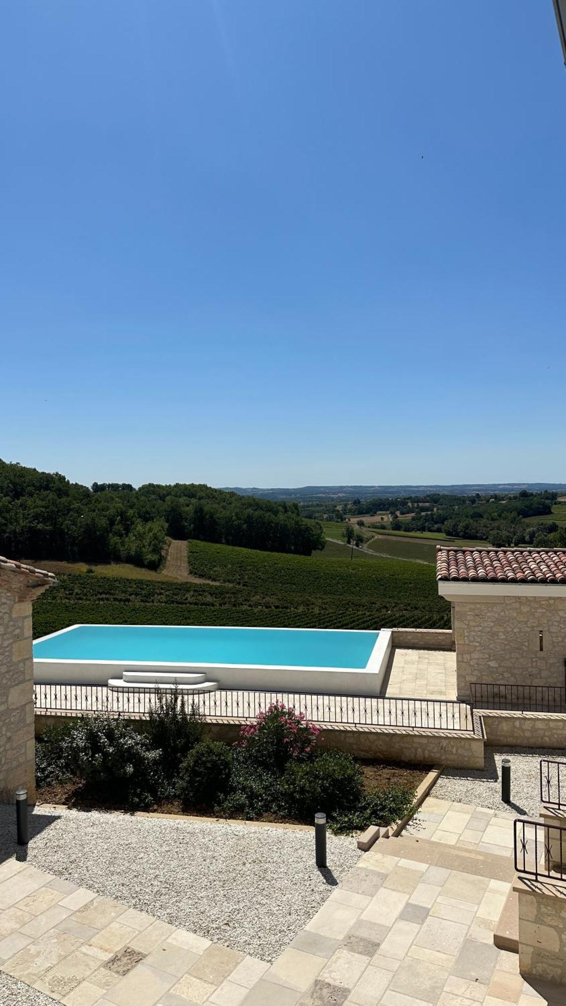 Chateau Lecusse - La Grande Roche - Hotel, Spa, Boutique & Restaurant Broze Bagian luar foto