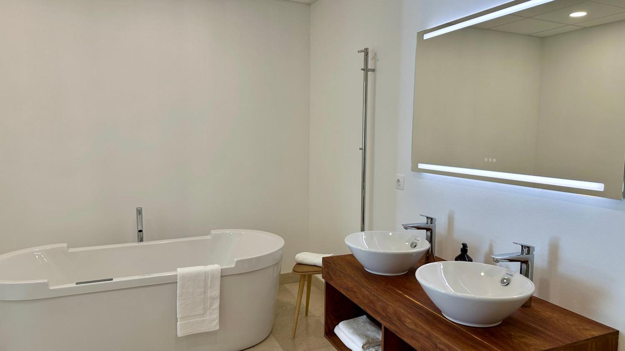Chateau Lecusse - La Grande Roche - Hotel, Spa, Boutique & Restaurant Broze Bagian luar foto