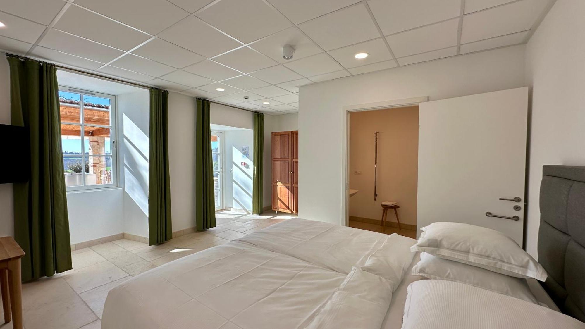 Chateau Lecusse - La Grande Roche - Hotel, Spa, Boutique & Restaurant Broze Bagian luar foto