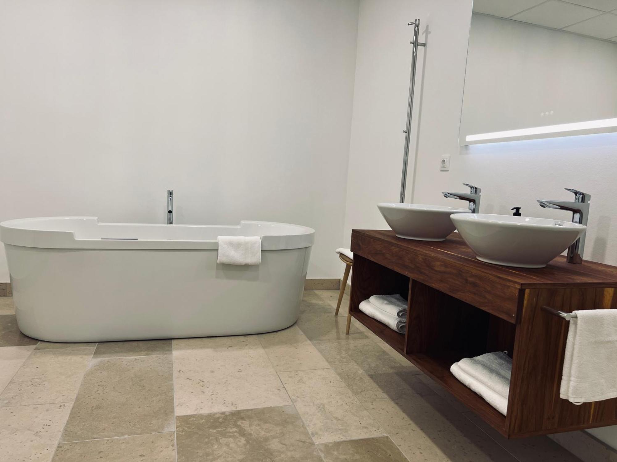 Chateau Lecusse - La Grande Roche - Hotel, Spa, Boutique & Restaurant Broze Bagian luar foto