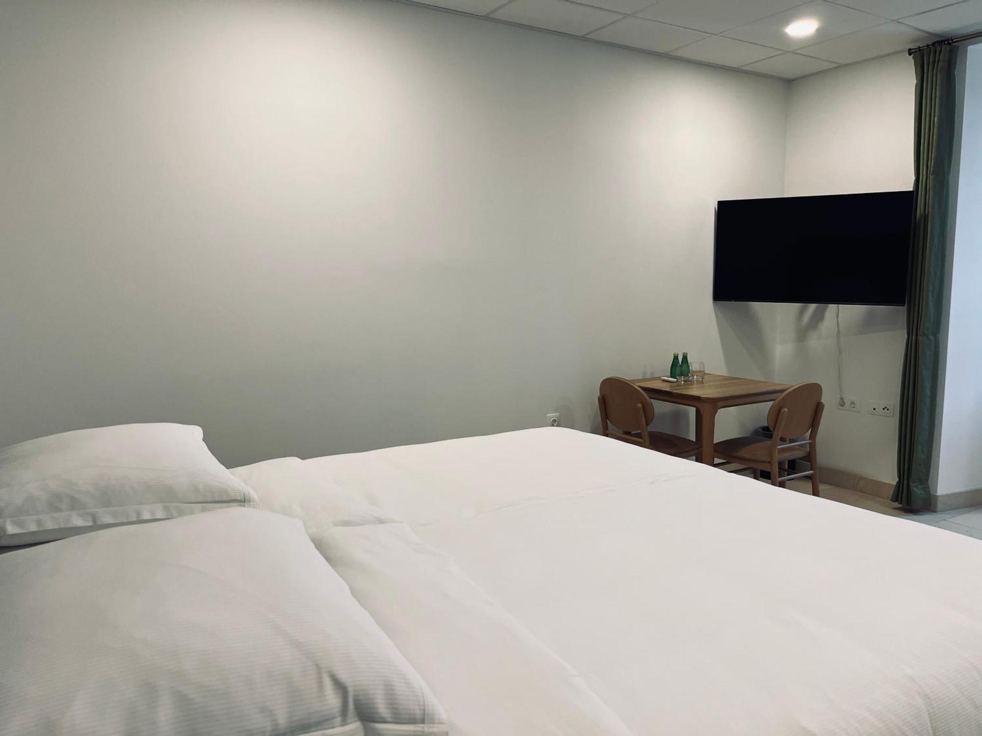 Chateau Lecusse - La Grande Roche - Hotel, Spa, Boutique & Restaurant Broze Bagian luar foto