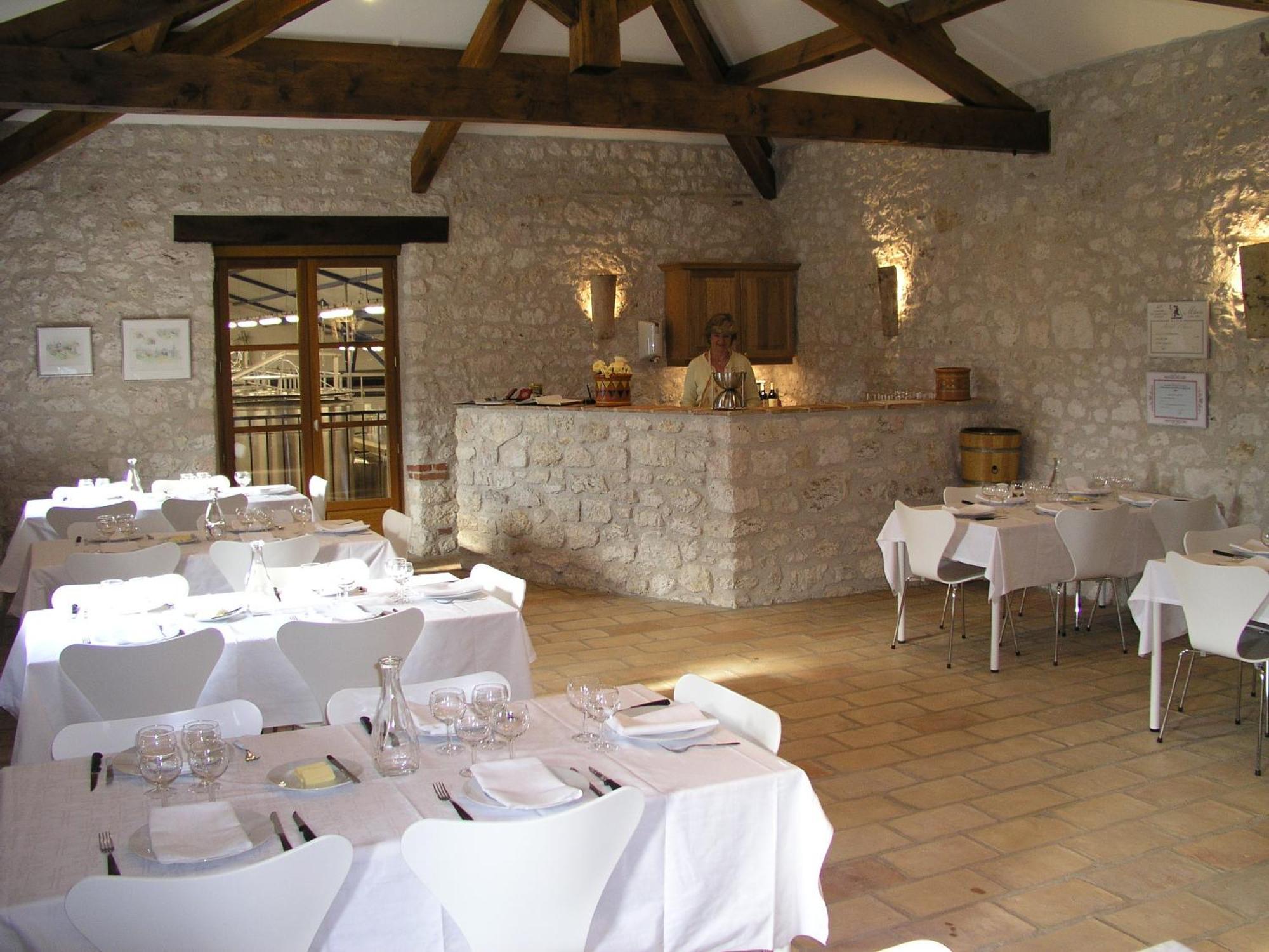 Chateau Lecusse - La Grande Roche - Hotel, Spa, Boutique & Restaurant Broze Bagian luar foto